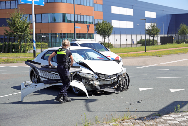 Veel schade bij ongeval op kruising aan de Kloosterheulweg Waalwijk