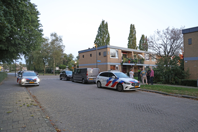 Man staat met mes bij bewoner voor de deur aan de Berkenlaan Waalwijk