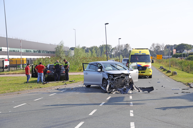 Ravage na ongeval op kruising aan de Kloosterheulweg Waalwijk