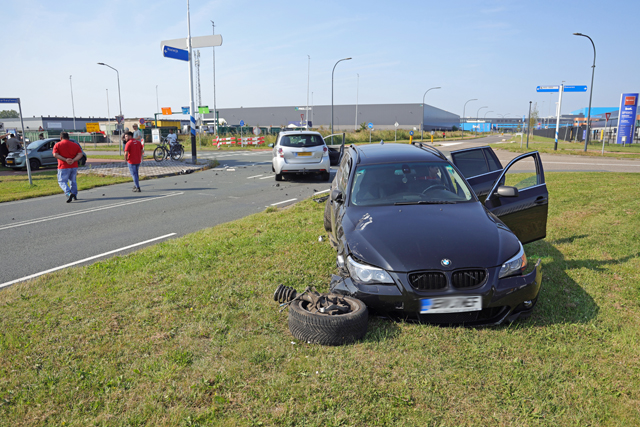 Ravage na ongeval op kruising aan de Kloosterheulweg Waalwijk