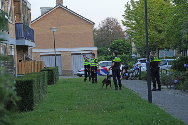 Man staat met mes bij bewoner voor de deur aan de Berkenlaan Waalwijk