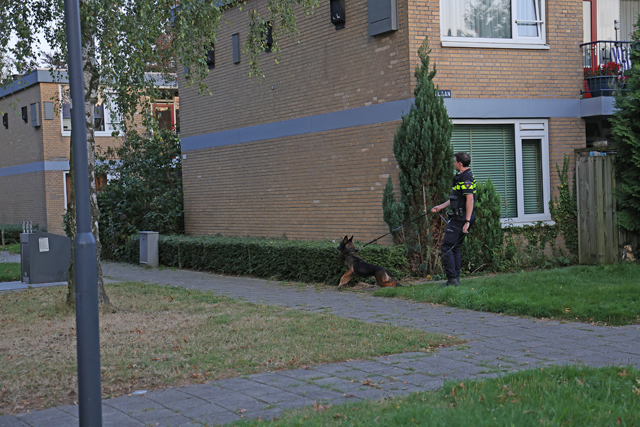 Man staat met mes bij bewoner voor de deur aan de Berkenlaan Waalwijk