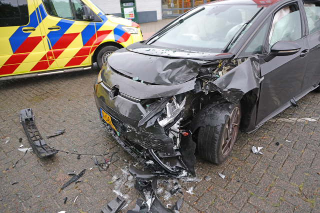 Man raakt gewond bij aanrijding aan de Prof. Lorentzweg Waalwijk