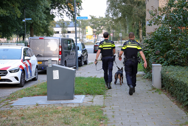Man staat met mes bij bewoner voor de deur aan de Berkenlaan Waalwijk
