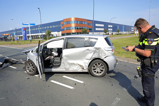 Ravage na ongeval op kruising aan de Kloosterheulweg Waalwijk