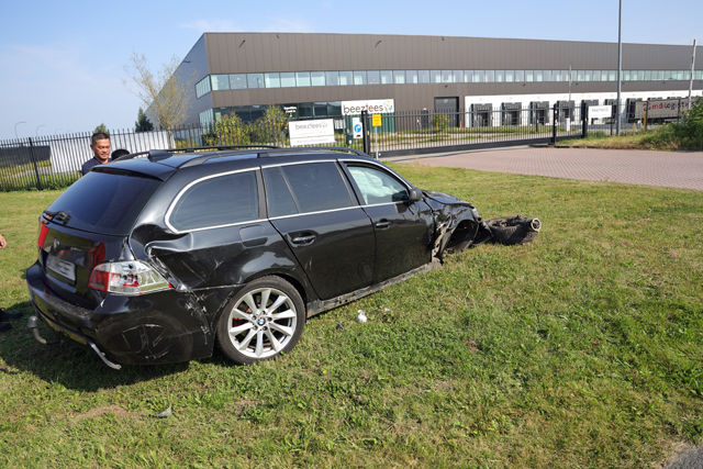 Ravage na ongeval op kruising aan de Kloosterheulweg Waalwijk