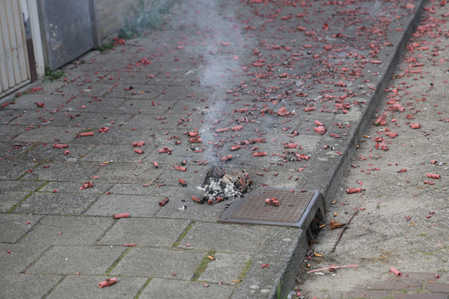 Chinese rol gaat af midden in woonwijk aan de Robert Stolzsingel Waalwijk