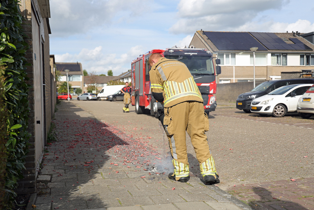 Chinese rol gaat af midden in woonwijk aan de Robert Stolzsingel Waalwijk