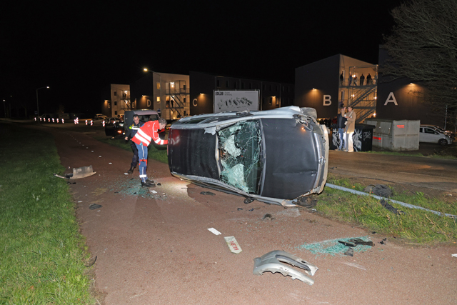 Ravage na eenzijdig ongeval aan de Valkenvoortweg Waalwijk