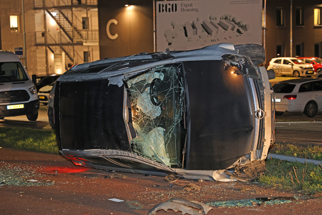 Ravage na eenzijdig ongeval aan de Valkenvoortweg Waalwijk