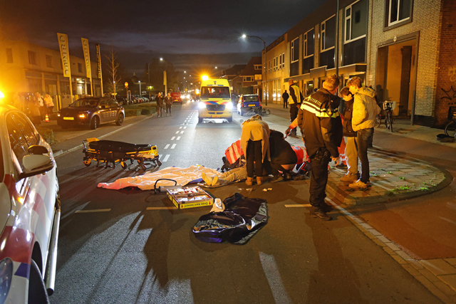Twee personen raken gewond bij botsing met auto aan de Grotestraat Waalwijk