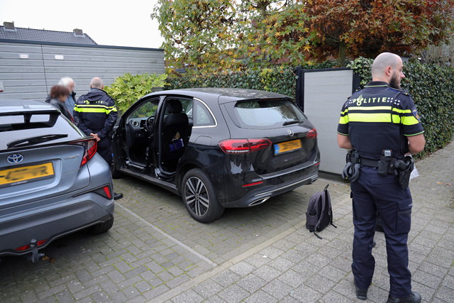 Mercedes compleet gestript aan de Burgemeester van Prooijenstraat Waalwijk