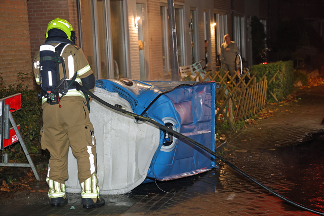 Dixi toilet in brand midden in woonwijk aan de Edouard Lalostraat Waalwijk
