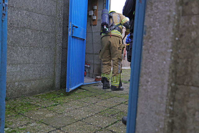 Papier in brand in schuur aan de Pater van den Elzenstraat Waalwijk