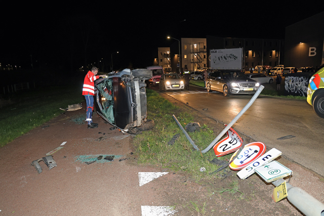 Ravage na eenzijdig ongeval aan de Valkenvoortweg Waalwijk