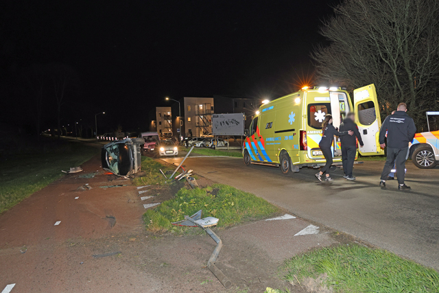 Ravage na eenzijdig ongeval aan de Valkenvoortweg Waalwijk