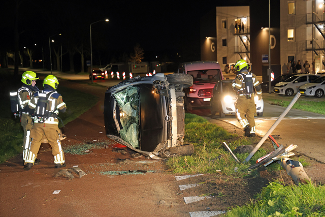 Ravage na eenzijdig ongeval aan de Valkenvoortweg Waalwijk