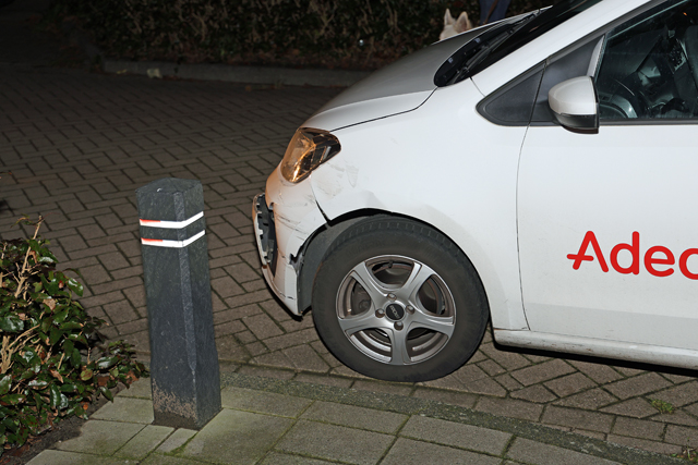 Scooterrijder botst op auto en gaat ervandoor aan de Eerste Zeine Waalwijk