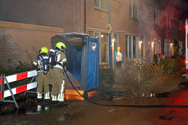 Dixi toilet in brand midden in woonwijk aan de Edouard Lalostraat Waalwijk