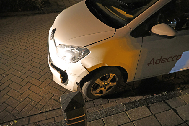 Scooterrijder botst op auto en gaat ervandoor aan de Eerste Zeine Waalwijk
