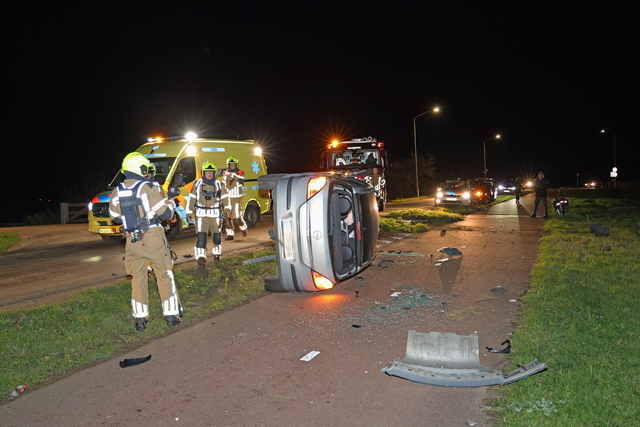 Ravage na eenzijdig ongeval aan de Valkenvoortweg Waalwijk