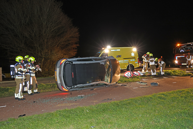 Ravage na eenzijdig ongeval aan de Valkenvoortweg Waalwijk