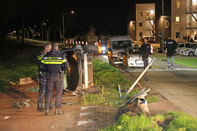 Ravage na eenzijdig ongeval aan de Valkenvoortweg Waalwijk
