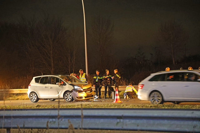 Vijf auto’s botsen op elkaar op de Midden-Brabantweg Waalwijk