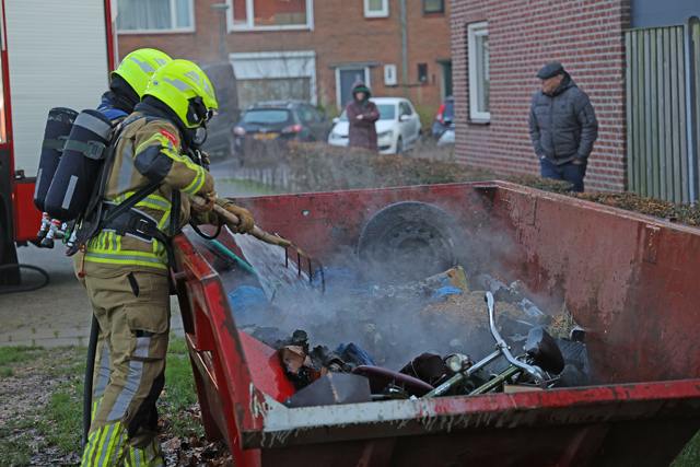 Brand in container aan de Van Berckenrodelaan Waalwijk