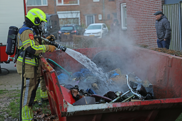 Brand in container aan de Van Berckenrodelaan Waalwijk