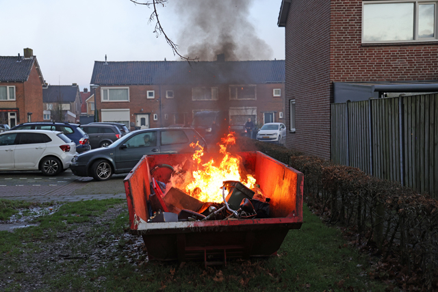Brand in container aan de Van Berckenrodelaan Waalwijk