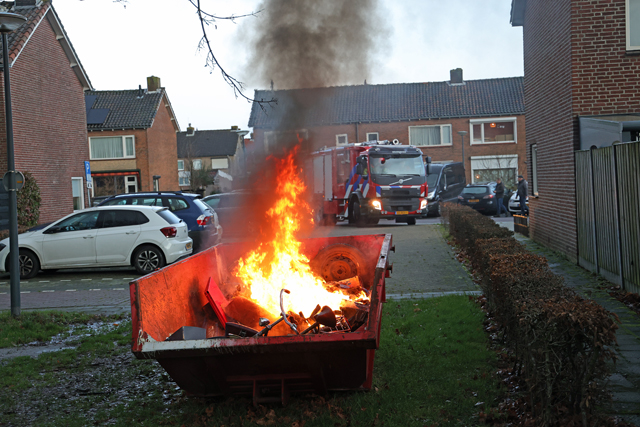 Brand in container aan de Van Berckenrodelaan Waalwijk