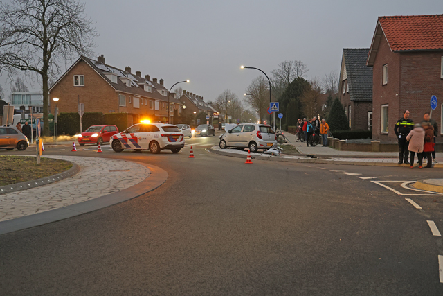 Ravage op rotonde na ongeval aan de Burg. Smeelelaan Waalwijk