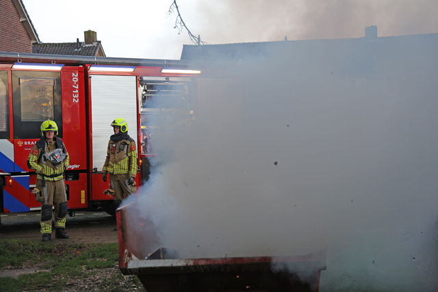 Brand in container aan de Van Berckenrodelaan Waalwijk