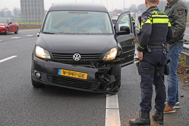 Bestuurders komen met de schrik vrij bij flinke aanrijding op de A59 (Maasroute) Waalwijk