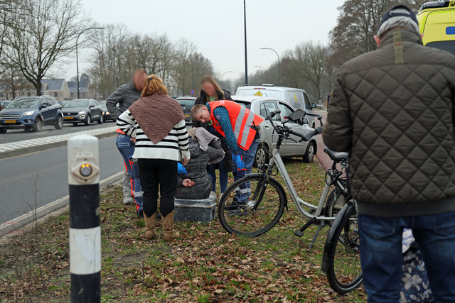 Bestuurder rijdt door rood en raakt fietser aan de Drunenseweg Waalwijk