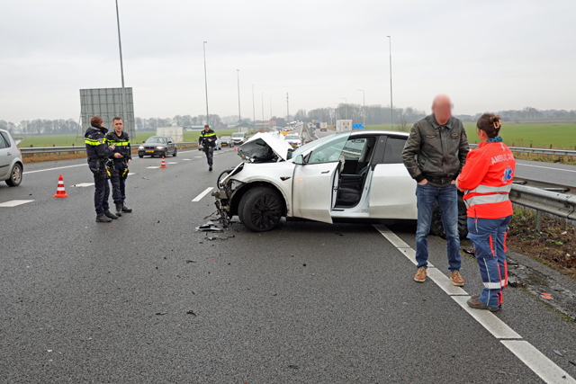 Bestuurders komen met de schrik vrij bij flinke aanrijding op de A59 (Maasroute) Waalwijk