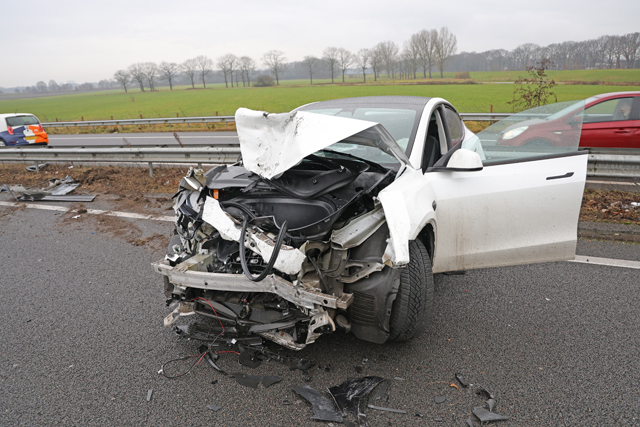 Bestuurders komen met de schrik vrij bij flinke aanrijding op de A59 (Maasroute) Waalwijk