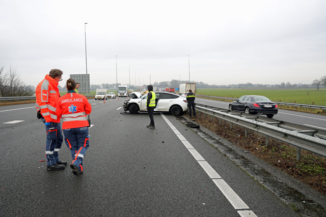 Bestuurders komen met de schrik vrij bij flinke aanrijding op de A59 (Maasroute) Waalwijk