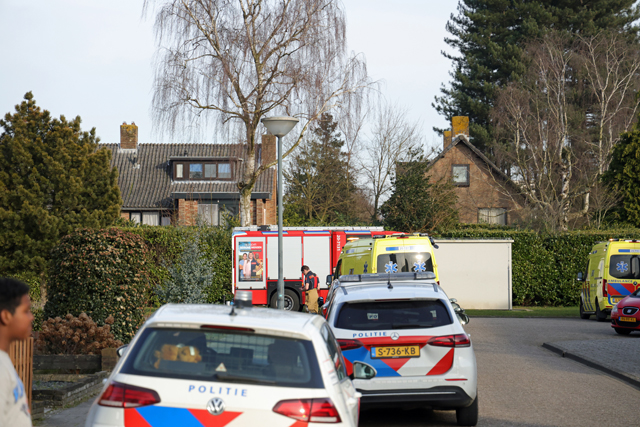Hulpdiensten rukken uit voor reanimatie aan de Alberdingk Thijmstraat Waalwijk