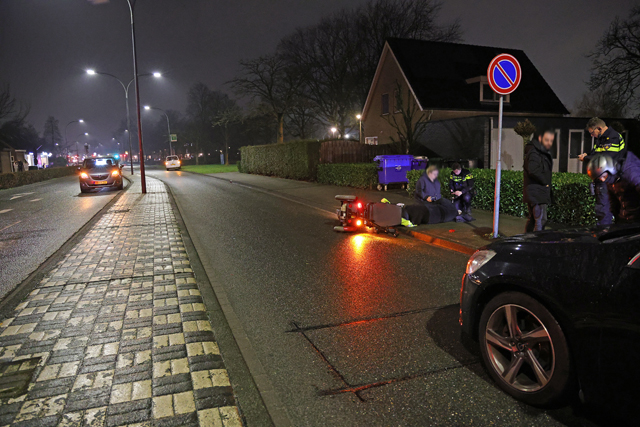 Vrouw op scootmobiel raakt gewond na aanrijding aan de Mozartlaan Waalwijk