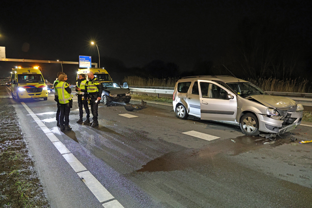 Dertien personen betrokken bij ongeval op de Midden-Brabantweg Waalwijk