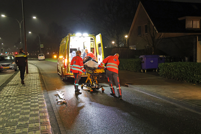 Vrouw op scootmobiel raakt gewond na aanrijding aan de Mozartlaan Waalwijk