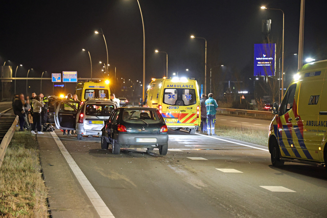Dertien personen betrokken bij ongeval op de Midden-Brabantweg Waalwijk