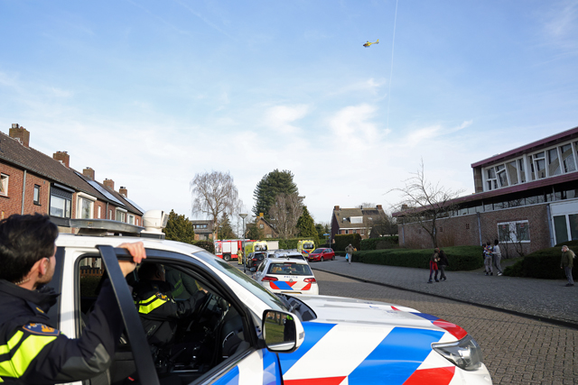 Hulpdiensten rukken uit voor reanimatie aan de Alberdingk Thijmstraat Waalwijk
