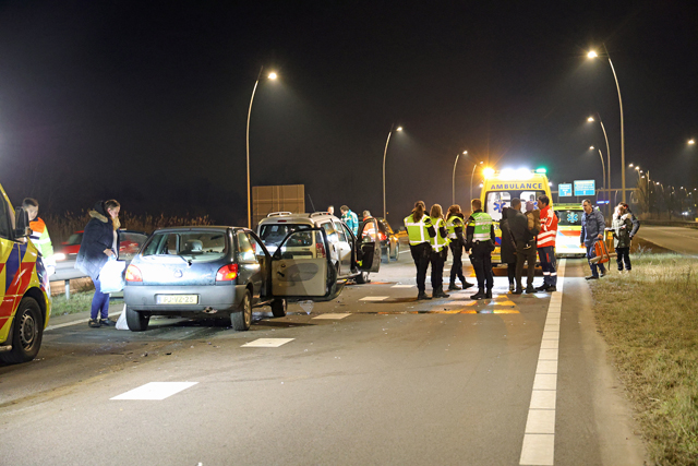 Dertien personen betrokken bij ongeval op de Midden-Brabantweg Waalwijk