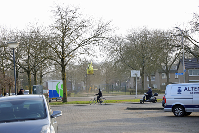Hulpdiensten rukken uit voor reanimatie aan de Alberdingk Thijmstraat Waalwijk