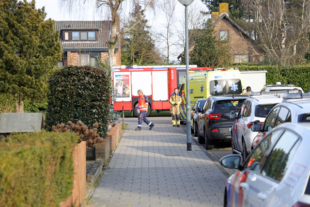 Hulpdiensten rukken uit voor reanimatie aan de Alberdingk Thijmstraat Waalwijk