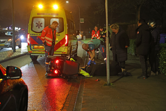 Vrouw op scootmobiel raakt gewond na aanrijding aan de Mozartlaan Waalwijk