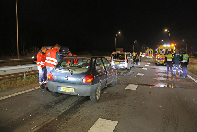 Dertien personen betrokken bij ongeval op de Midden-Brabantweg Waalwijk